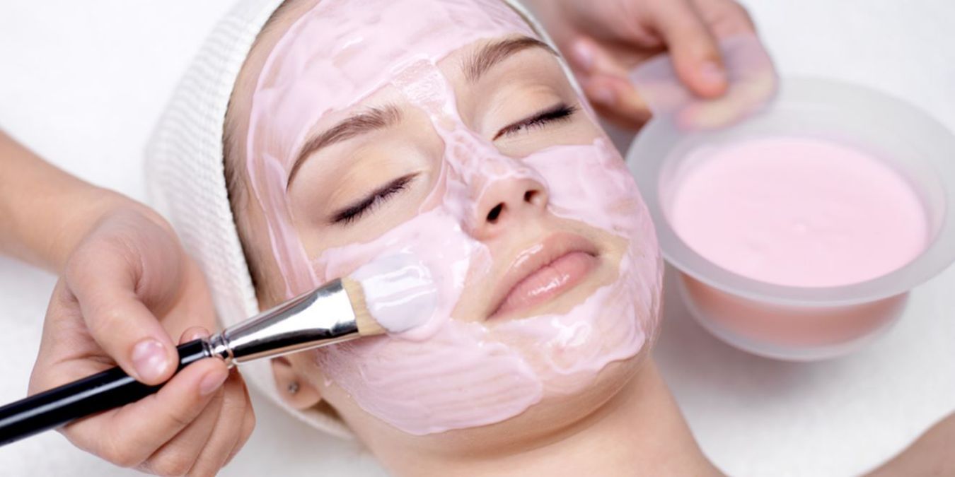 How to properly apply face mask